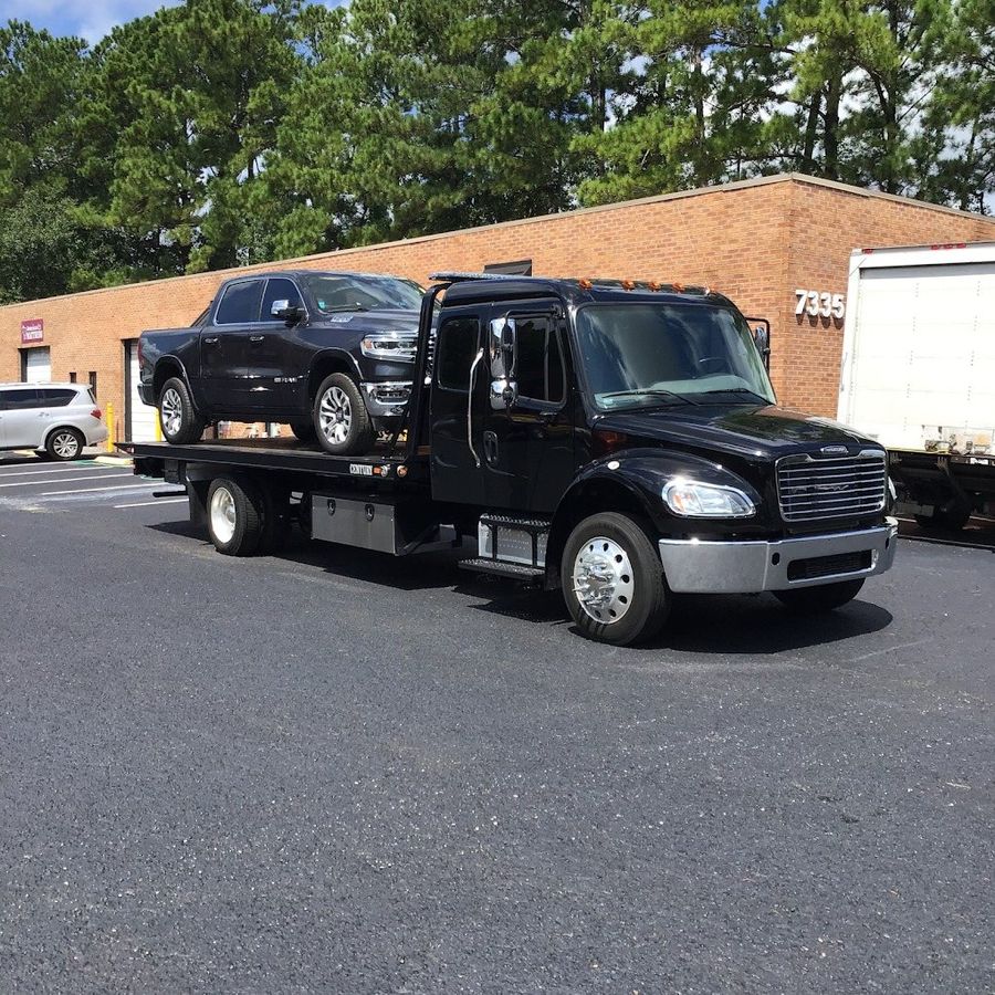 Mitchell's black rollback carrying a pickup on a daytime call in the Charleston area