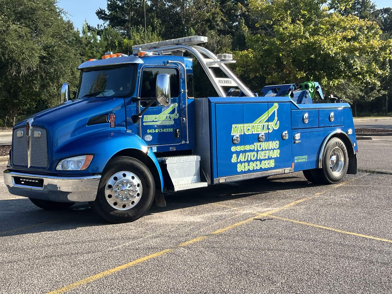 Mitchell's heavy-duty wrecker in Ravenel, South Carolina